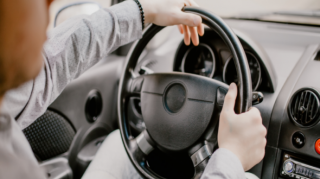 Bakıda oğul atasının maşınını qaçırdı 