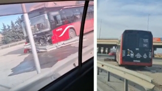 “BakuBus”a məxsus sərnişin avtobusu qəzaya düşüb - VİDEO 