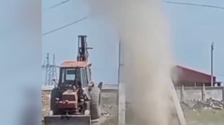 Yevlaxda toz burulğanı - VİDEO 