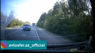 Halı pisləşən sürücü əks yola çıxıb qəza törətdi - VİDEO