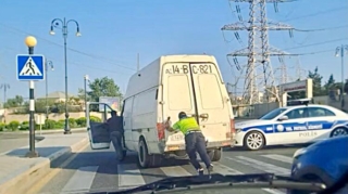 Badamdarda yol polisinin bu hərəkətini videoya çəkib yaydılar   - VİDEO
