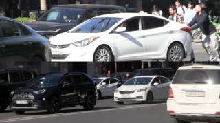 Prospektdə maşın qəfil xarab oldu; vətəndaşlar kömək etdi - VİDEO