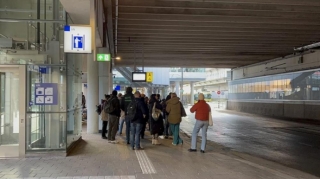 Niderlandda ictimai nəqliyyat işçiləri tətilə başladılar: Reyslər təxirə salındı - FOTO 