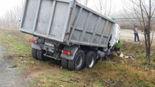 Şabranda "Shacman"la mikroavtobus toqquşub, yaralananlar var 