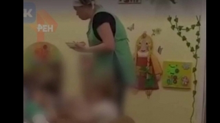 Воспитательница детсада избила ребенка во время еды и попала на - ВИДЕО