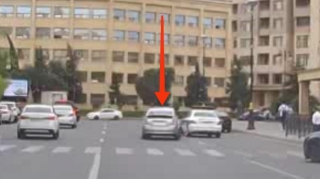 Bakıda "Prius" sürücüsü yol polisinin qarşısını kəsdi  - VİDEO