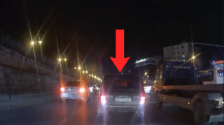 В Баку водитель внес изменения в работу стоп-сигналов автомобиля — ВИДЕО 