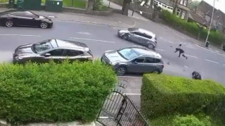 Oğurladığı motosikletlə polisdən qaçan gənc qəza törətdi - Düşüb piyada qaçdı - VİDEO 
