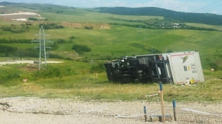 Xocalıda yük maşını aşıb 