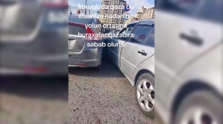 Qayda pozan “Honda” qəza törətdi, piyada son anda qurtuldu   - VİDEO
