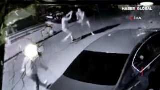 Qadın əlinə taxta parçasını götürüb özünü müdafiə etməyə çalışdı   - VİDEO