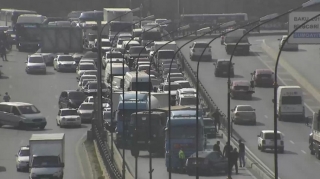 Bakıda "Prius" yük maşını ilə toqquşdu  - FOTO