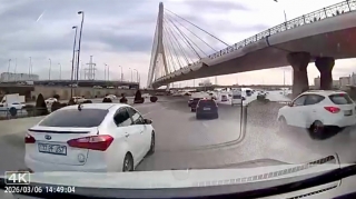 Prospektdə qayda pozan sürücü görün özünü necə müdafiə etdi    - VİDEO