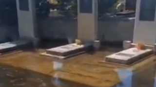 Novxanıda qəbiristanlıq su ilə doldu - VİDEO 