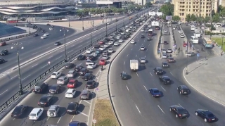 На каких улицах Баку 1 июля наблюдаются транспортные заторы? - ФОТО