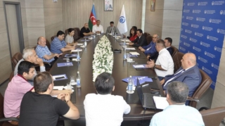 QHT-lərlə intihar halları ilə bağlı xəbərlərin yayılması barədə görüş keçirildi - FOTO 