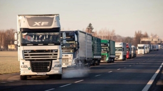 Polşa Rusiya və Belarus yük maşınlarının sərhəddən keçməsini yasaqlayacaq 