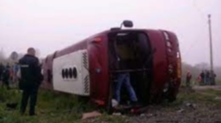 Qatarla avtobus toqquşdu: 2 ölü, 84 yaralı 