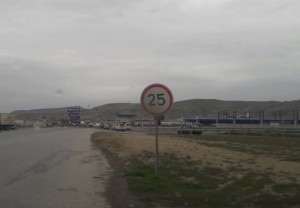 Bakıda daha bir lazımsız yol nişanı – Sürət saatda 25 km - FOTO