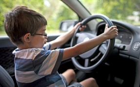 Bakıda 7 yaşlı uşaq qardaşını avtomobillə vurub öldürdü