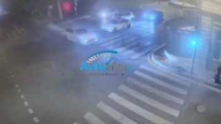 Ночное ДТП в центре Баку: на оживлённом перекрёстке выведен из строя светофор - ВИДЕО 