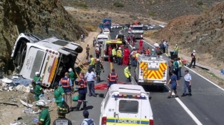 Tələbələri daşıyan mikroavtobus qəzaya düşüb, 22 nəfər ölüb 