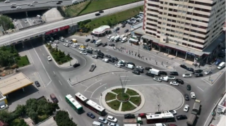 Sürücülərin və sərnişinlərin işlərini çətinləşdirən yol - VİDEO