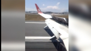 Türkiyəyə məxsus təyyərənin təkəri partladı: Pilot qəza enişi etdi - VİDEO