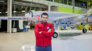 Bayraktar “WhatsApp”dan imtina etdi  - FOTO