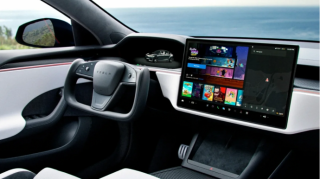 Çin yarım sükanlı avtomobilləri qadağan etdi 