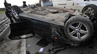 İmişlidə avtomobil aşdı, xəsarət alanlar var 