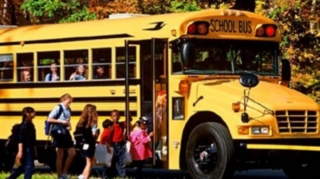 4 yaşlı uşaq məktəb avtobusunda unuduldu 