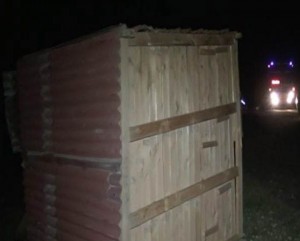 Yük maşınından yola düşən köşk qəzaya səbəb olub - FOTO