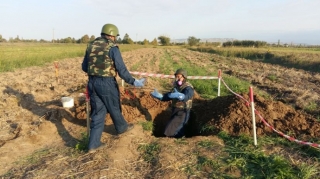 Təmas xəttində top mərmiləri, raketlər, patronlar və mərmi qalıqları tapılıb  - FOTO