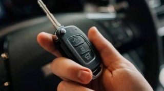 Maşının açarını içəridə unutmusuzsa, bu üsuldan istifadə daha təhlükəsizdir - TÖVSİYƏ 