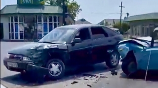 Göyçayda yolayrıcında qəza: İki “VAZ” bir-birinə çırpıldı   - VİDEO