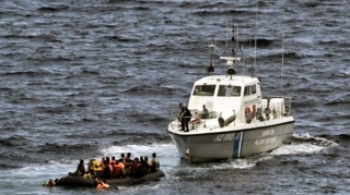 Katerlə patrul gəmisi toqquşub - Ölənlər var 