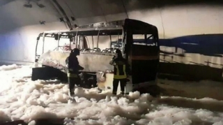 В Италии водитель спас 25 детей из горящего автобуса  - ФОТО