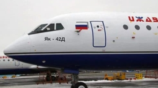 Rusiyada havada tüstülənən təyyarə məcburi eniş etdi 