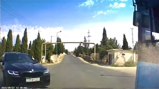 Qaraçuxurda əks yola çıxan sürücü qəzadan möcüzəvi şəkildə qurtuldu   - REAL VİDEO