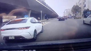 В Баку водитель BYD проигнорировал знак и устроил ДТП - ВИДЕО 