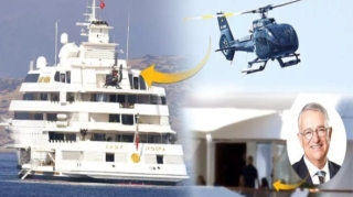 Məşhur milyarder 125 milyonluq yaxtasında   - FOTO