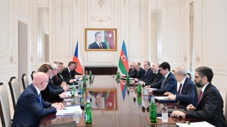 Prezidentin Babişlə geniş tərkibdə görüşü keçirilir - FOTOLAR 