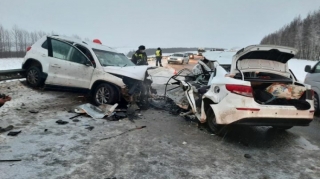 Dəhşətli yol qəzası:  "KİA"da olan 4 gənc hadisə yerində keçindi