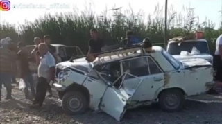 Bərdədə "Vaz-2106" və "Qazel" toqquşub - VİDEO