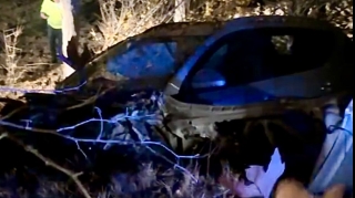 В Шаруре автомобиль съехал с дороги, водитель пострадал - ВИДЕО 