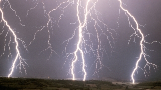 Bəzi rayonlarda şimşək çaxacaq, dolu düşəcək - XƏBƏRDARLIQ 