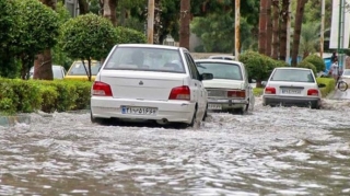 İranın 12 əyalətində avtomobil yollarını su basıb, ölənlər var 