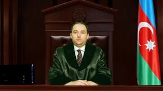 Azərbaycanda hakim özü-özünə etiraz etdi 