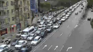 Bəzi küçə və prospektlərdə sıxlıq müşahidə olunur - FOTO 